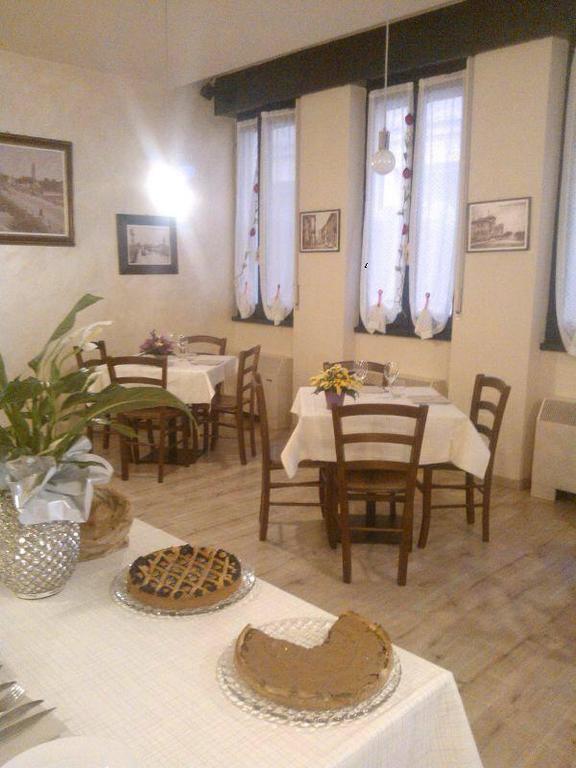 Locanda San Fiorenzo Fiorenzuola d'Arda Bagian luar foto
