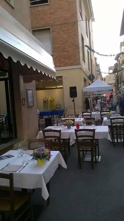 Locanda San Fiorenzo Fiorenzuola d'Arda Bagian luar foto