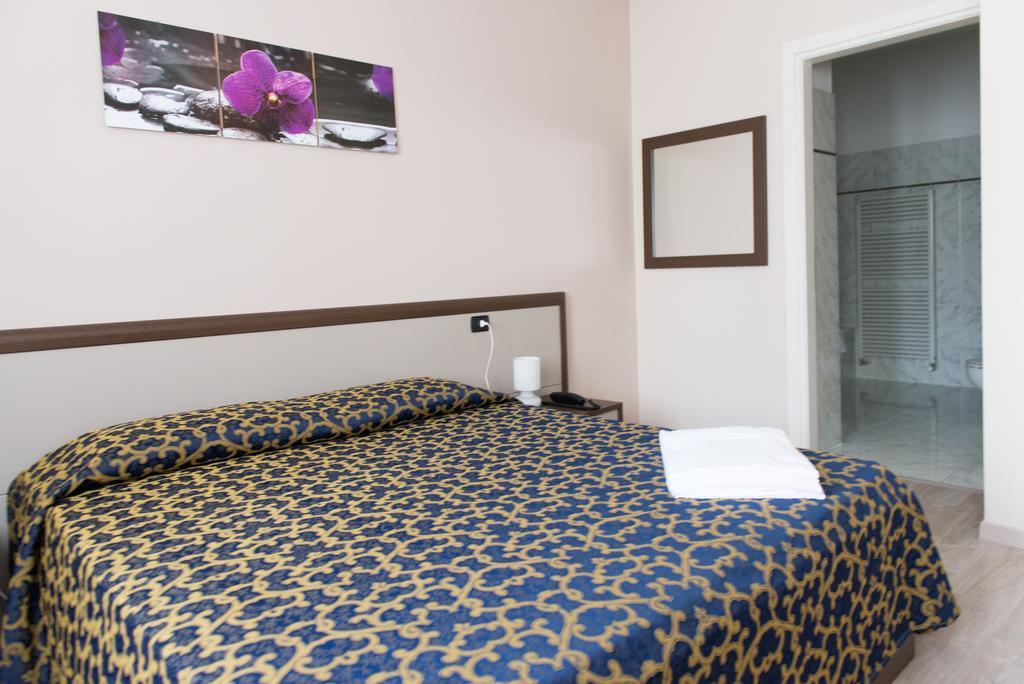 Locanda San Fiorenzo Fiorenzuola d'Arda Ruang foto