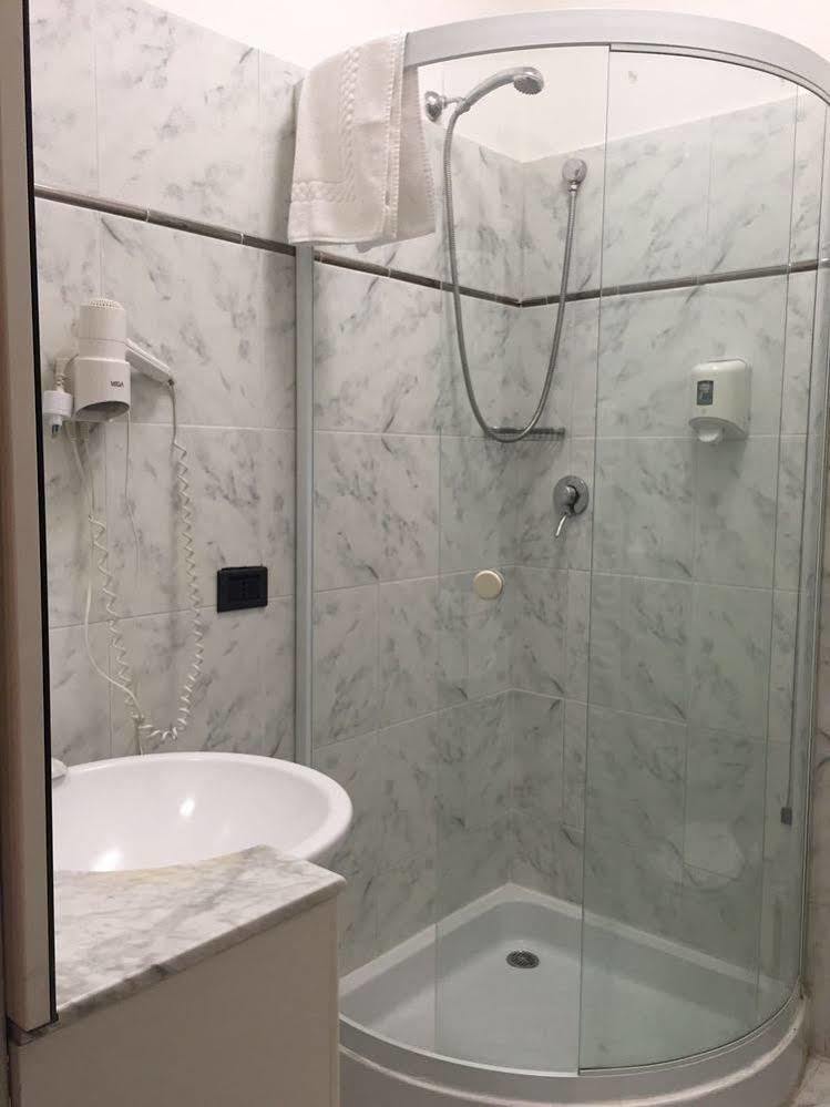 Locanda San Fiorenzo Fiorenzuola d'Arda Bagian luar foto