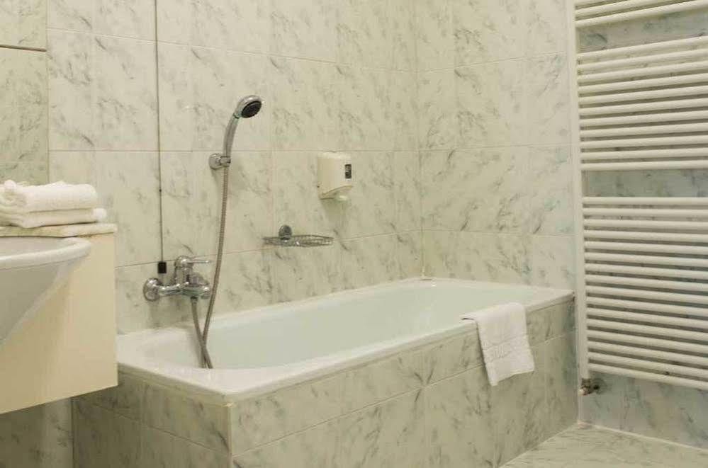 Locanda San Fiorenzo Fiorenzuola d'Arda Bagian luar foto